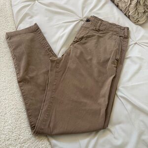 American Eagle Khakis Athletic Flex 31 waist x34 length Great condition.